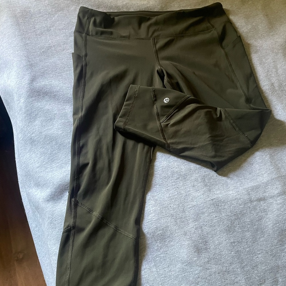 Navy green size 10 lululemon capris w side pockets and back zip up pockets